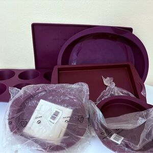 6 Tupperware Purple Silicone Bakeware Set